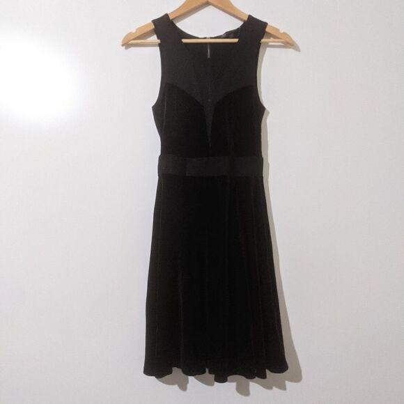 5/$20 Felicity & Coco Black Velvet Sleeveless Fit and Flare Dress Size Small - Picture 1 of 5
